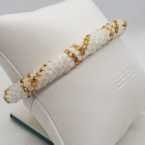 NWT 3 Strands White & Gold Beaded Bracelet - Picture 2 of 5